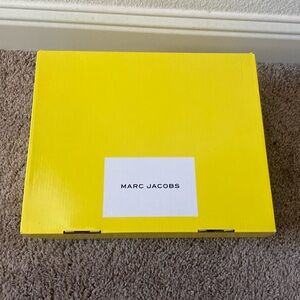 $295 NWT The Lazy Runner Black/Yellow